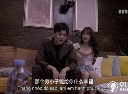 Em gái xinh hồn nhiên ngã ngửa chuyện quan hệ không tầm thường với ông hoàng giải trí